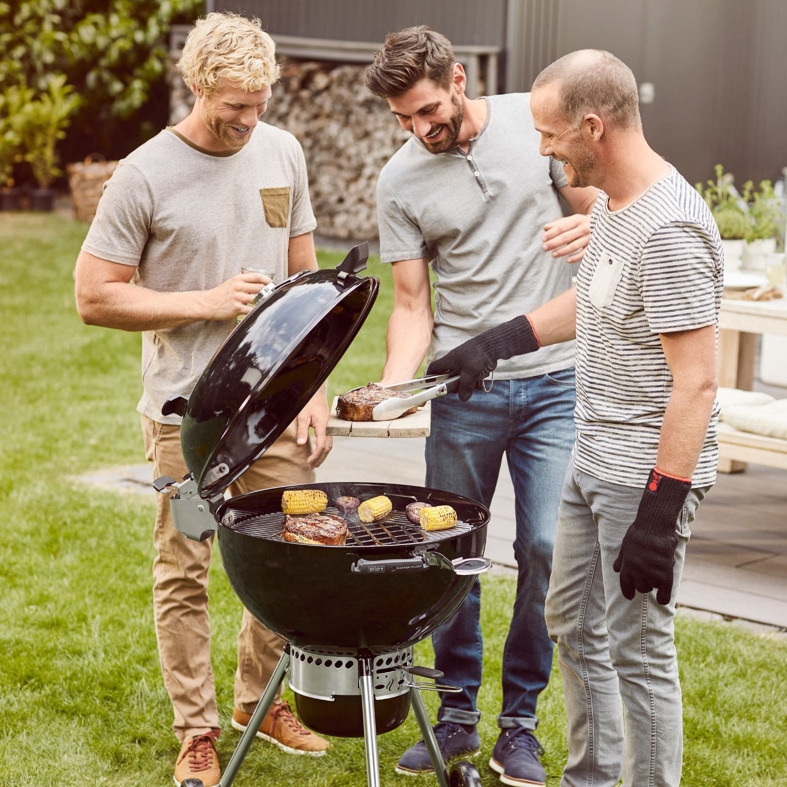 Barbecue charbon de bois Master-Touch GBS E-5750 noir Weber